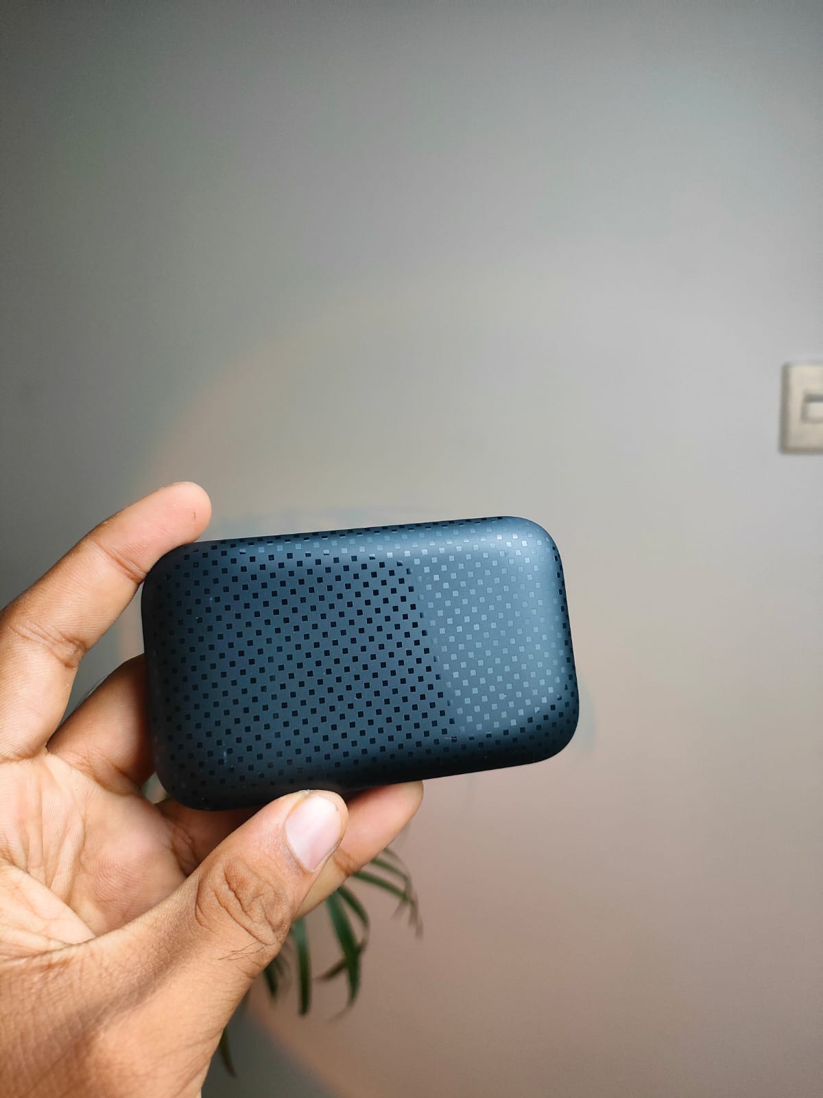 5G Display Pocket Router