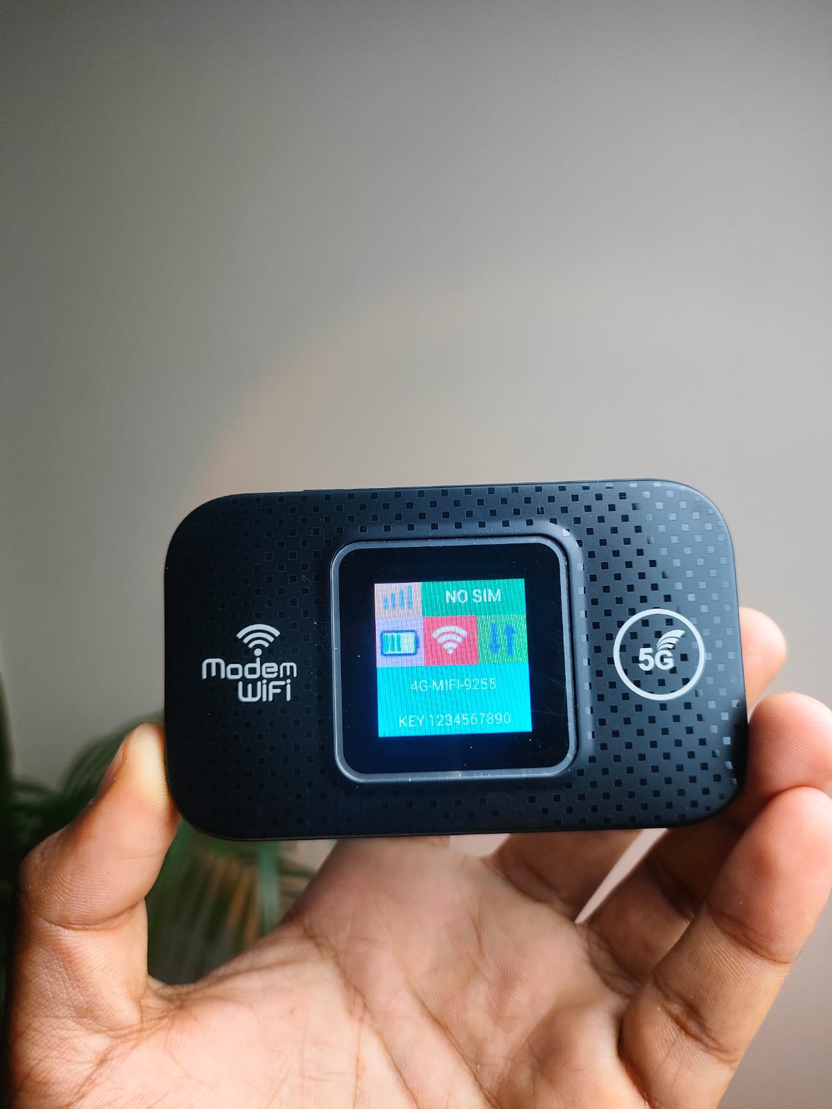 5G Display Pocket Router