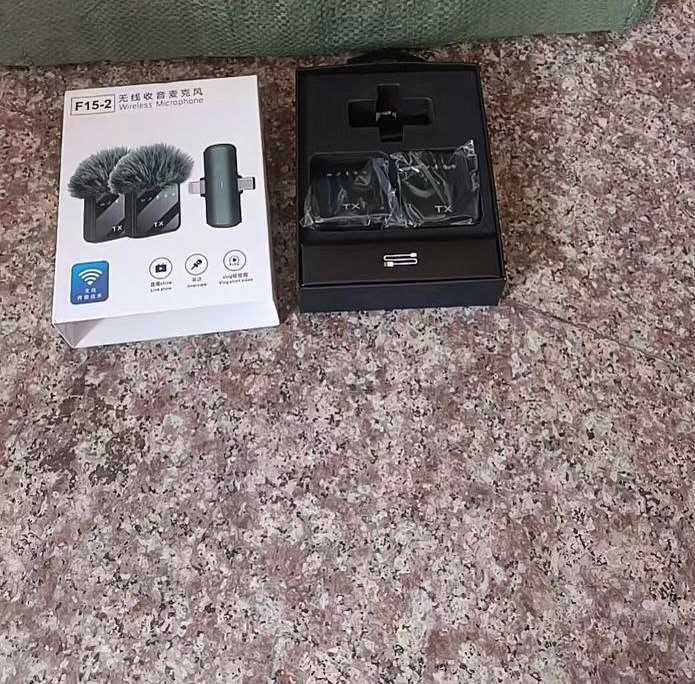 F15-2 2-in-1 Wireless Lavalier Microphone